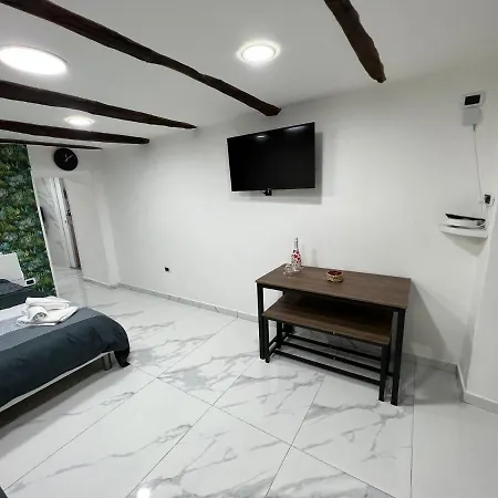 Nuvisa Naples