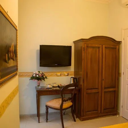 Art Santa Brigida 3* Neapol