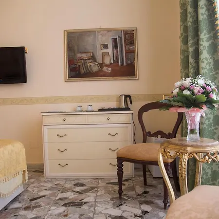 Art Santa Brigida 3* Neapol