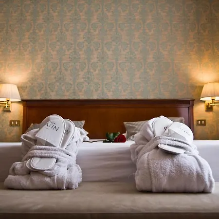 Nuvo Hotel Naples