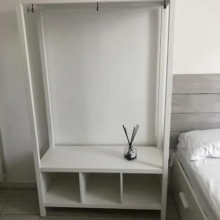 &house Apartment *