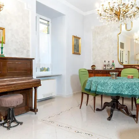 Deluxe With Garden In Vomero