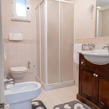 Apartment Deluxe With Garden In Vomero Naples