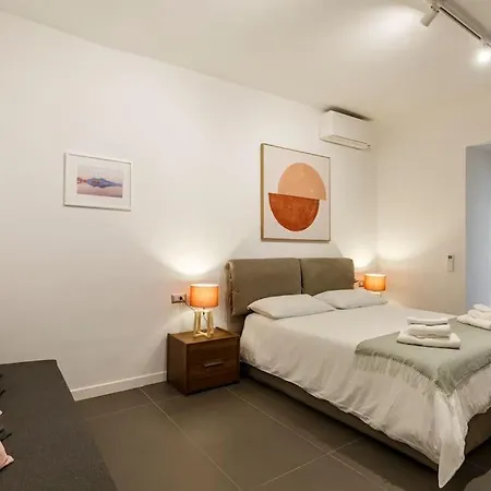 Apartment Casa Losito, Boutique 100 Mq In The Heart Of Naples! Naples