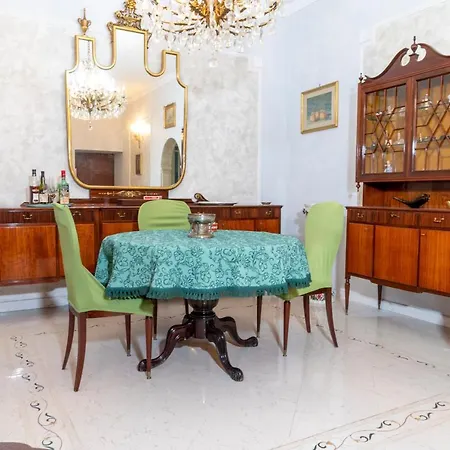 Deluxe With Garden In Vomero Apartment Naples