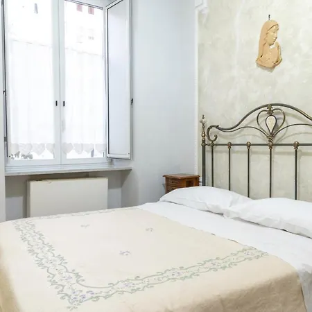 Apartment Deluxe With Garden In Vomero