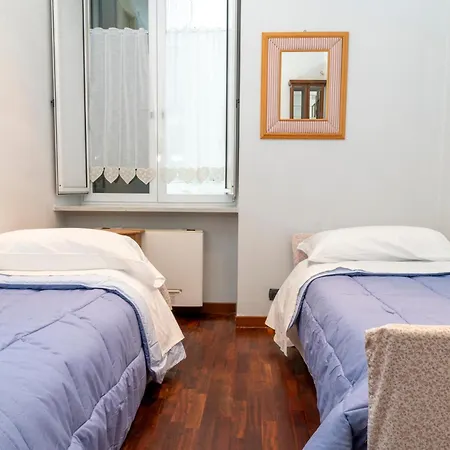 Deluxe With Garden In Vomero Naples