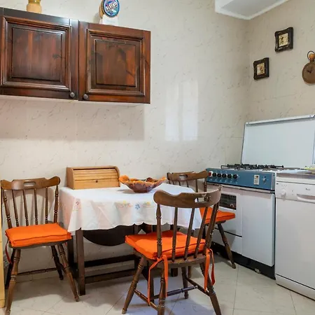Apartment Deluxe With Garden In Vomero Naples