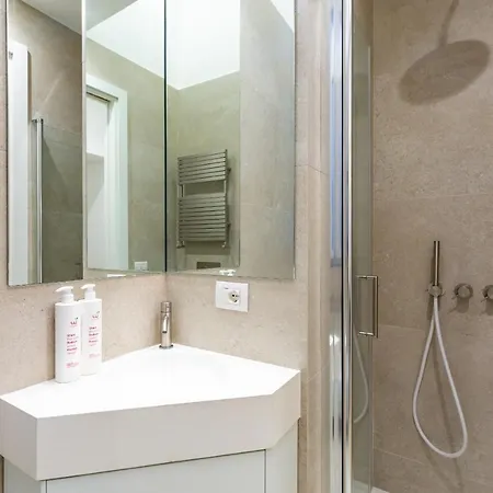 Cozy In Chiaia District By Wonderful Italy Apartment *