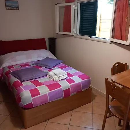 Anny House *