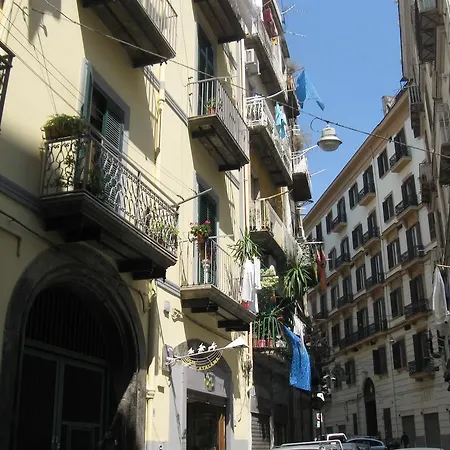 La Fontana Di Rua Catalana Naples