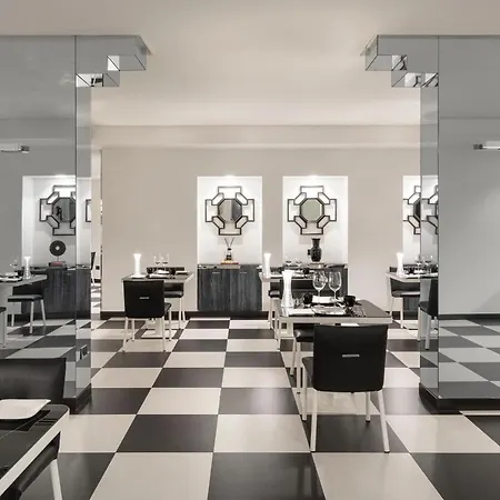 Lhp Palace & 5*