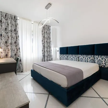 Real Chiaia Mergellina Hotel *