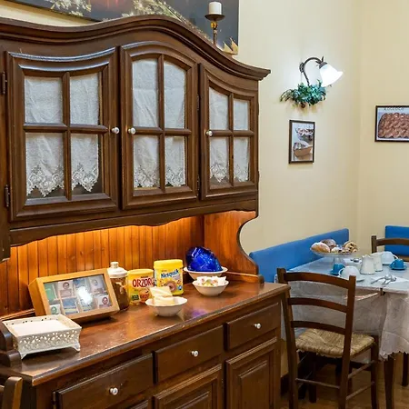 فندق مبيت وإفطار Monteoliveto نابولي