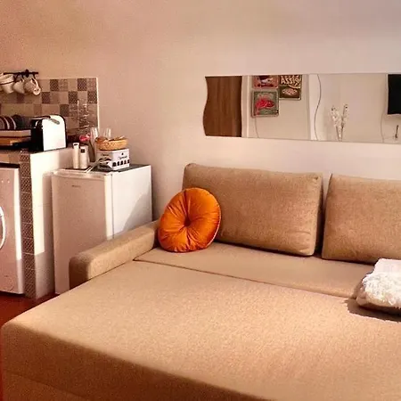 Maison Dinda Apartment