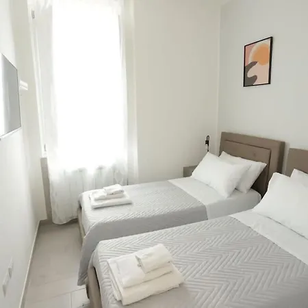 Santa Chiara Luxury House Apartment *