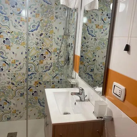 לינה וארוחת בוקר Flower's House