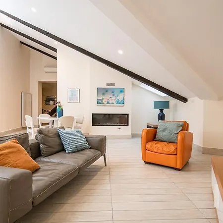 Apartment Les Maisons