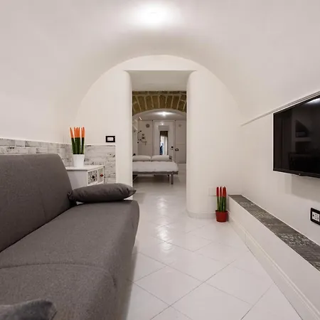 Via Bellini 44 * Napoli