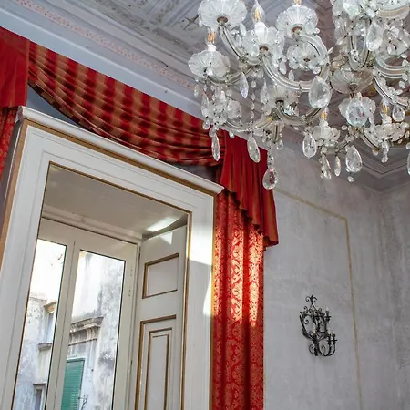 Le Stanze Del Vicere Boutique Bed & Breakfast 3*
