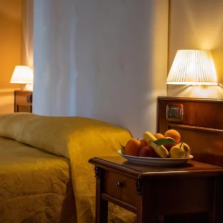 Le Stanze Del Vicere Boutique Bed & Breakfast Neapel