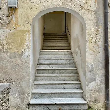 'a De' Scugnizzi * Naples