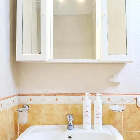 Apartment A Due Passi Da Via Duomo By Wonderful Italy