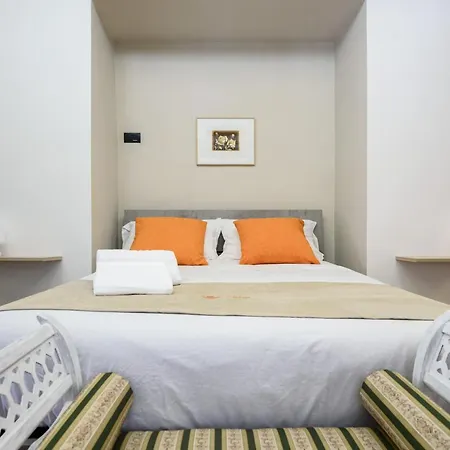 Piazza Nicola 14 *