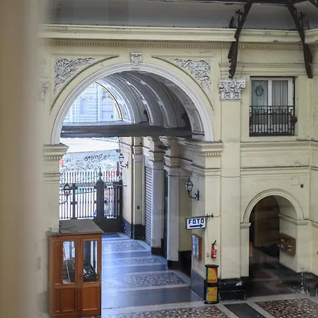 Piazza Nicola 14 * Neapol