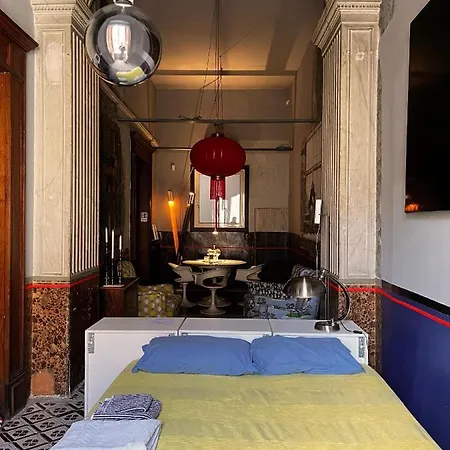 Stanza Orientale * Naples
