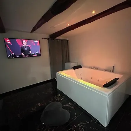 Giovanni Luxury Suites