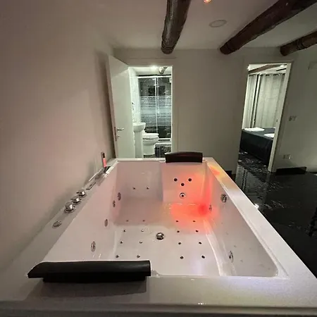 Giovanni Luxury Suites