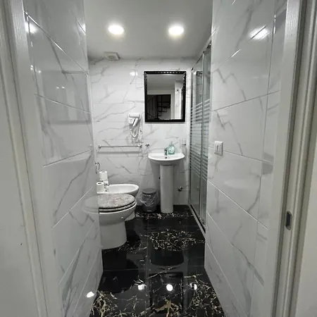 Giovanni Luxury Suites
