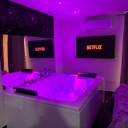Giovanni Luxury Suites *
