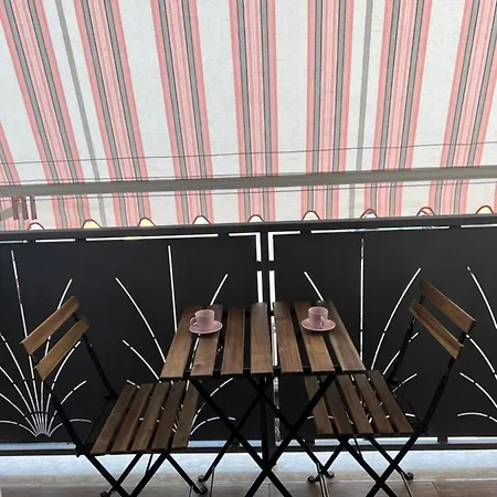 The Pink House Luxury Apartment