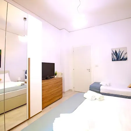 Apartamento Hostly - Vittoria House - Near The Center With Private Parking *