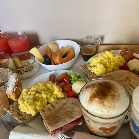 Bed & Breakfast To Live Napoli