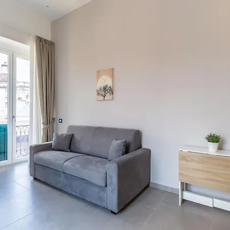 Maria's Bright Flats At The Cathedral Apartment