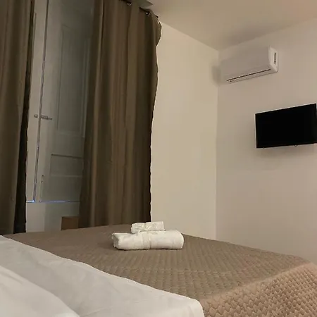Maison Caravita Pensión *