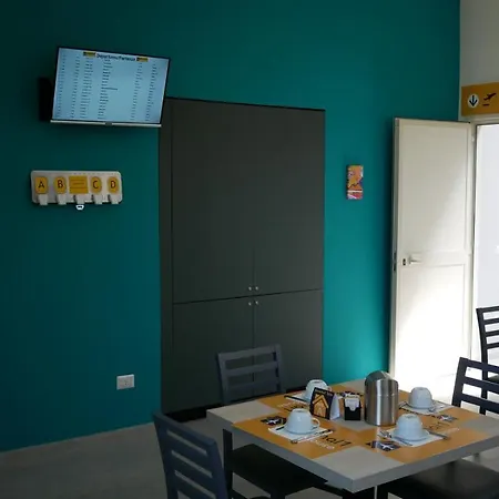 Terminal 1 Apartment *