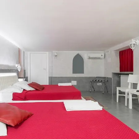 Angioini Aparthotel *