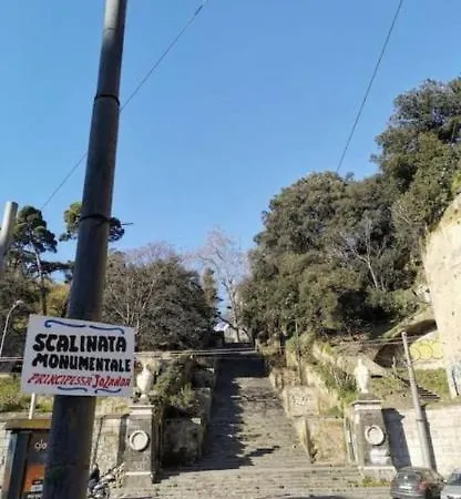 - Parva Domus * Nápoles
