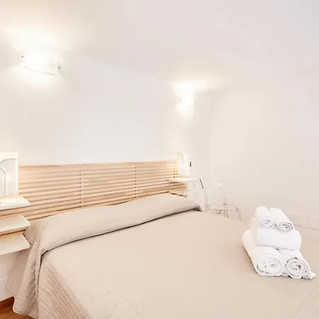 Studio Duplex At National Museum Appartamento Napoli