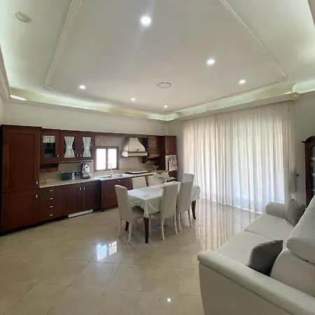 House Mari Apartment *