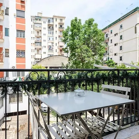 Central Green With Garden View Appartamento Napoli