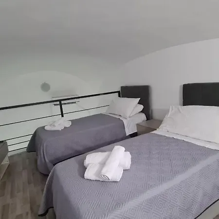 Pellegrino House - Stazione E Aeroporto Apartment Naples