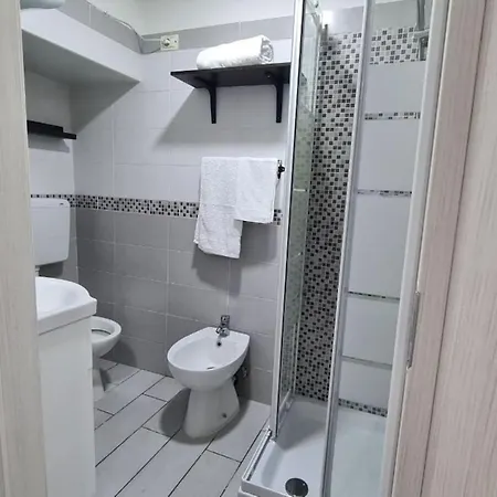Apartment Pellegrino House - Stazione E Aeroporto Naples