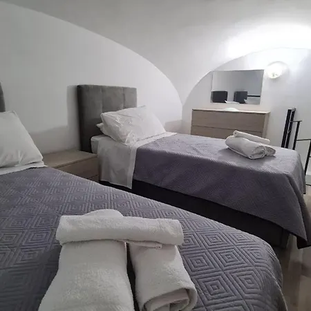 Apartment Pellegrino House - Stazione E Aeroporto