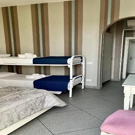 New Sayonara Hotel Neapol