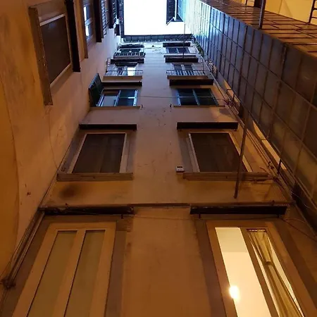 61 Piazza Cavour * نابولي
